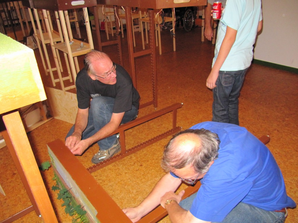 Anders och Bengt fixar ben