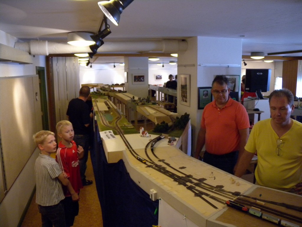 Ut fr�n Nordfaxe - danska bibana till h�ger och 
