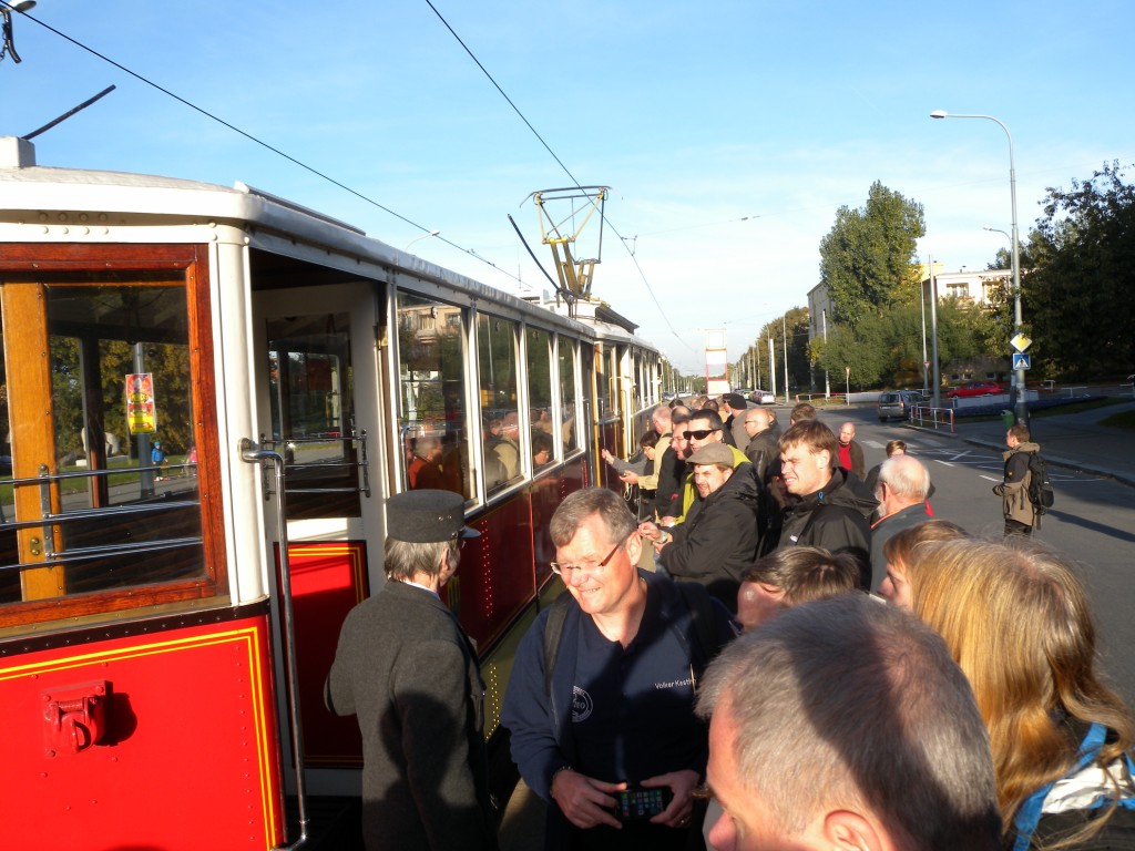 Veteranspårvagnar för en tur genom Prag